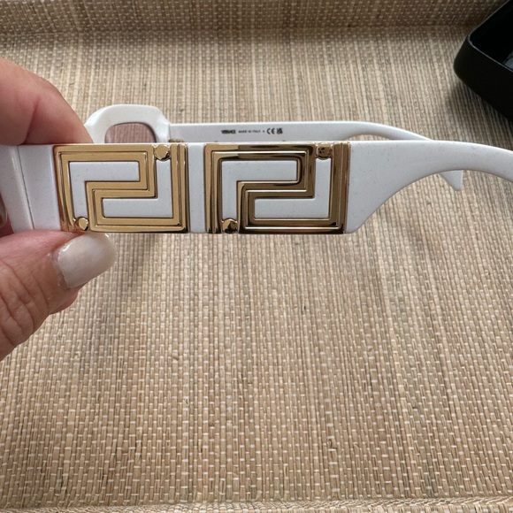 Versace 🕶️ Sunglasses. New in Case. White with gold trim. Pink lens - Picture 8 of 12